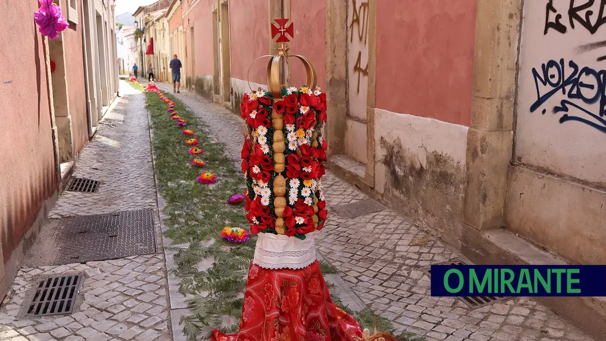 Última saída de coroas antes da Festa dos Tabuleiros