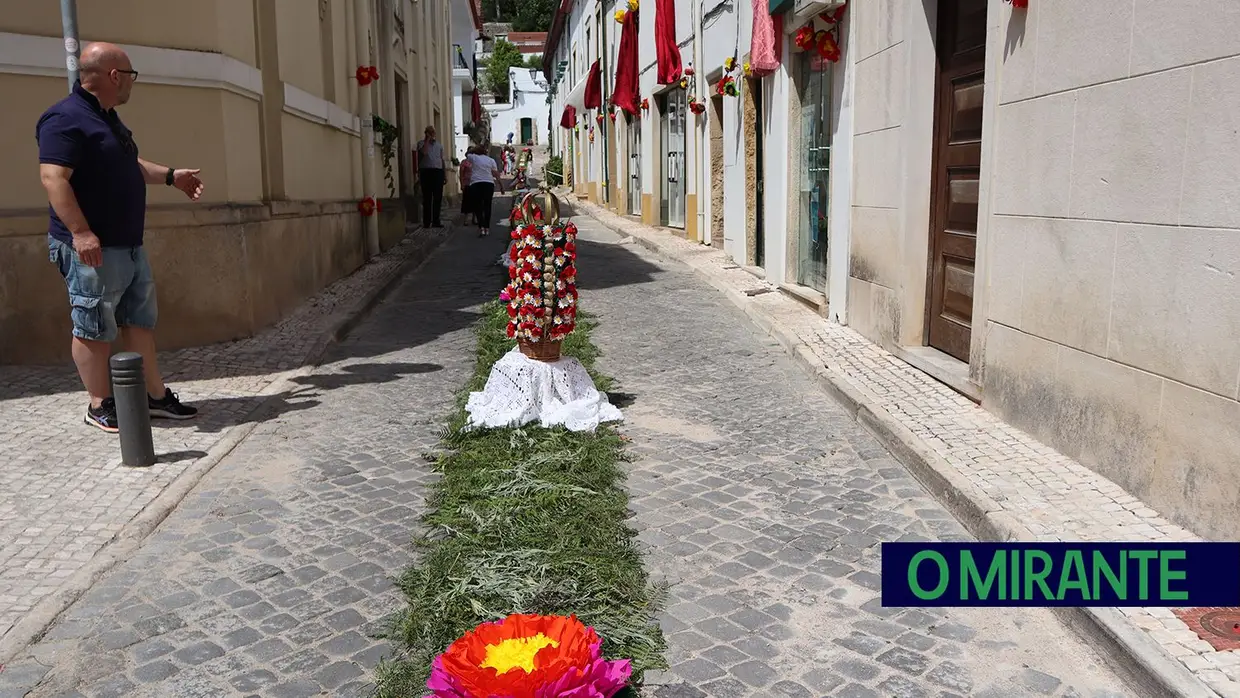 Última saída de coroas antes da Festa dos Tabuleiros