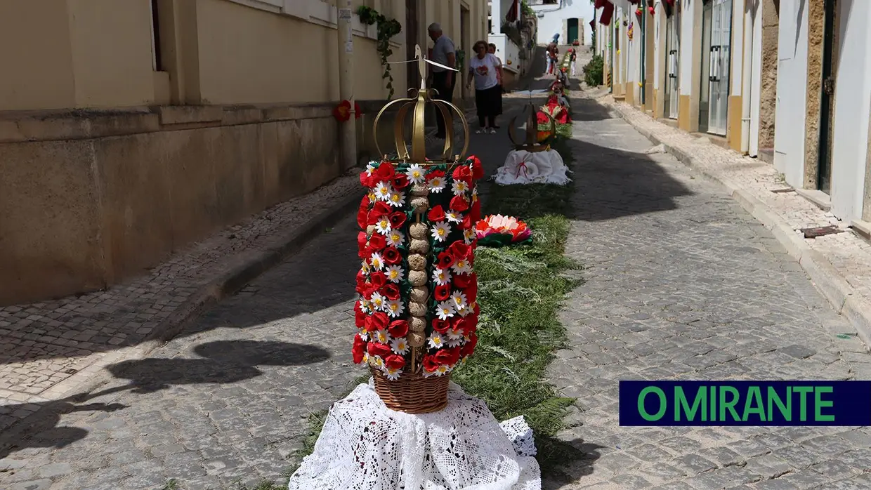 Última saída de coroas antes da Festa dos Tabuleiros