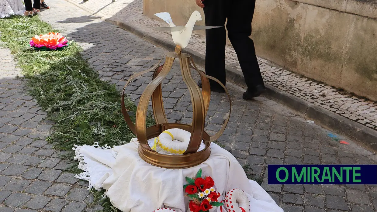 Última saída de coroas antes da Festa dos Tabuleiros