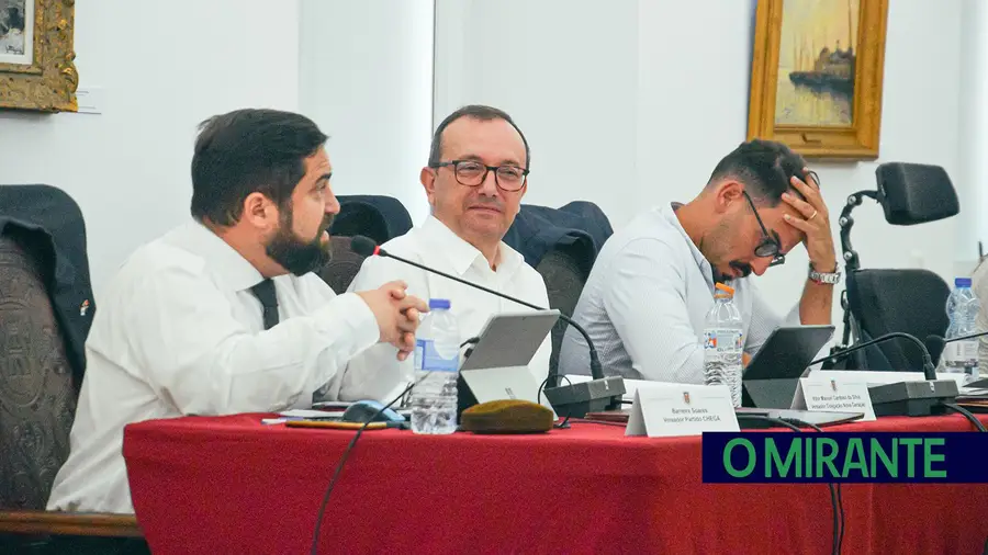 Toca lá a tapar essas rachas Toca lá a tapar essas rachas