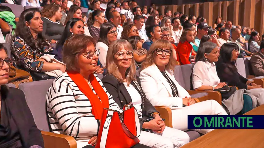 Os alunos e professores da Sociedade Filarmónica Benaventense Os alunos e professores da Sociedade Filarmónica Benaventense