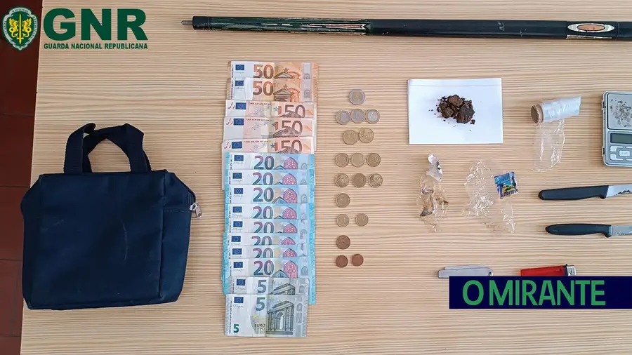 Detido em Murteira por suspeita de tráfico de estupefacientes Detido em Murteira por suspeita de tráfico de estupefacientes