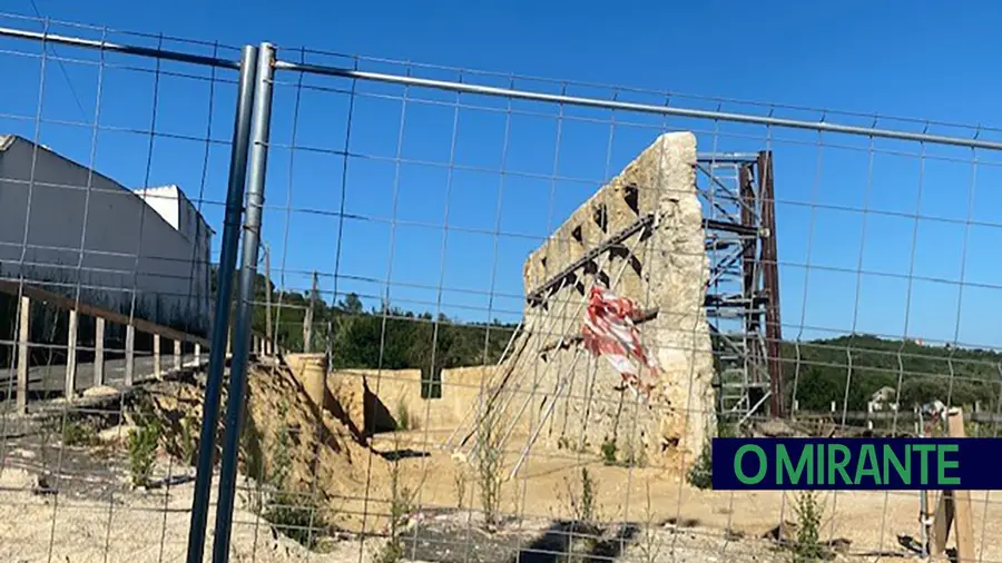 Obras na Casa Poeta Ruy Belo parecem assombradas Obras na Casa Poeta Ruy Belo parecem assombradas