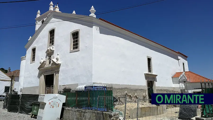 Obras na Igreja de Santa Iria da Ribeira paradas há um ano Obras na Igreja de Santa Iria da Ribeira paradas há um ano