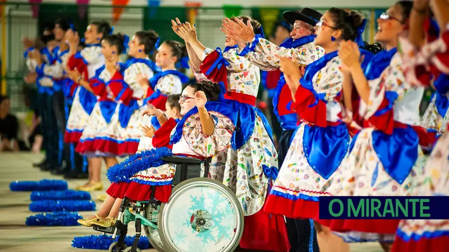 O desfile das Marchas Populares promovido pela Junta de Freguesia da Carregueira