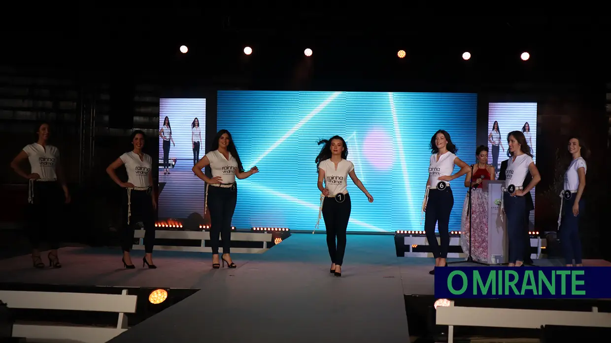 Sete jovens desfilaram na final do concurso Rainha das Vindimas de Azambuja