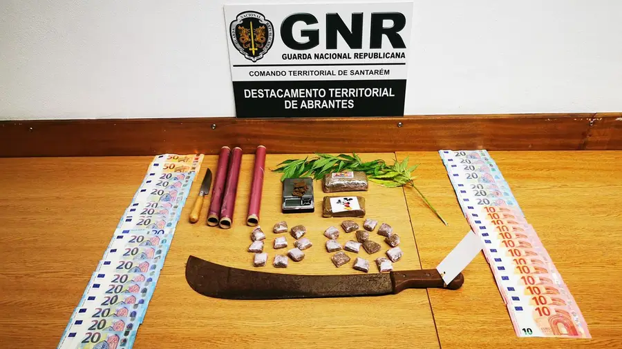 Detidos em Vila Nova da Barquinha por tráficos de estupefacientes Detidos em Vila Nova da Barquinha por tráficos de estupefacientes