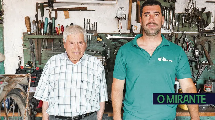 Manuel Bernardes é mecânico de bicicletas há sete décadas em Vila Chã de Ourique Manuel Bernardes é mecânico de bicicletas há sete décadas em Vila Chã de Ourique