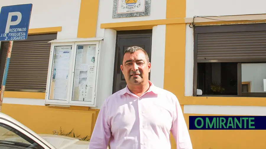 Presidente da Junta de Mouriscas suspeito de construir canil em casa com meios da autarquia Presidente da Junta de Mouriscas suspeito de construir canil em casa com meios da autarquia