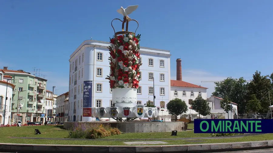 Tabuleiro gigante em rotunda de Tomar veio para ficar Tabuleiro gigante em rotunda de Tomar veio para ficar