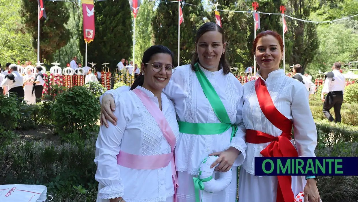 Milhares visitam Tomar para assistir ao cortejo principal da Festa dos Tabuleiros