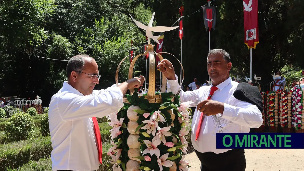 Milhares visitam Tomar para assistir ao cortejo principal da Festa dos Tabuleiros