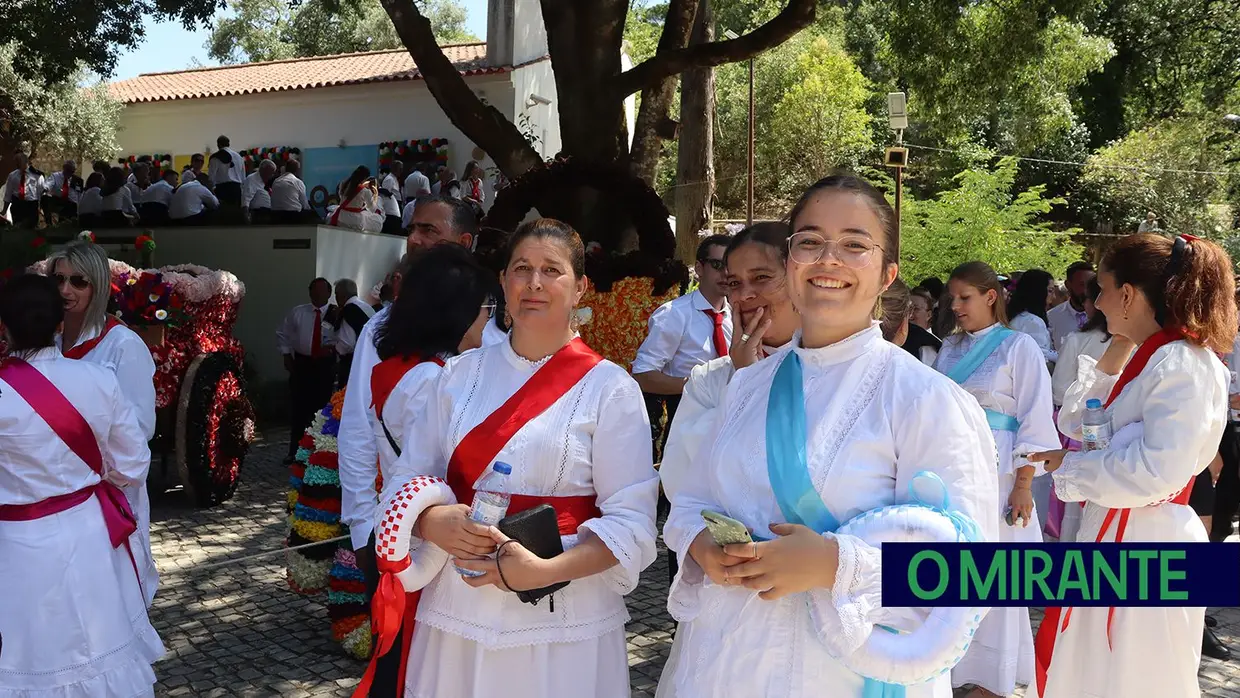 Milhares visitam Tomar para assistir ao cortejo principal da Festa dos Tabuleiros
