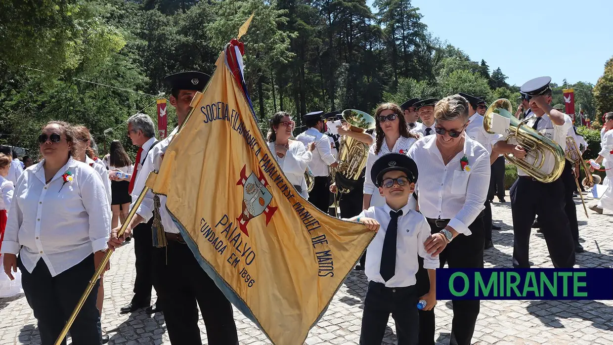 Milhares visitam Tomar para assistir ao cortejo principal da Festa dos Tabuleiros