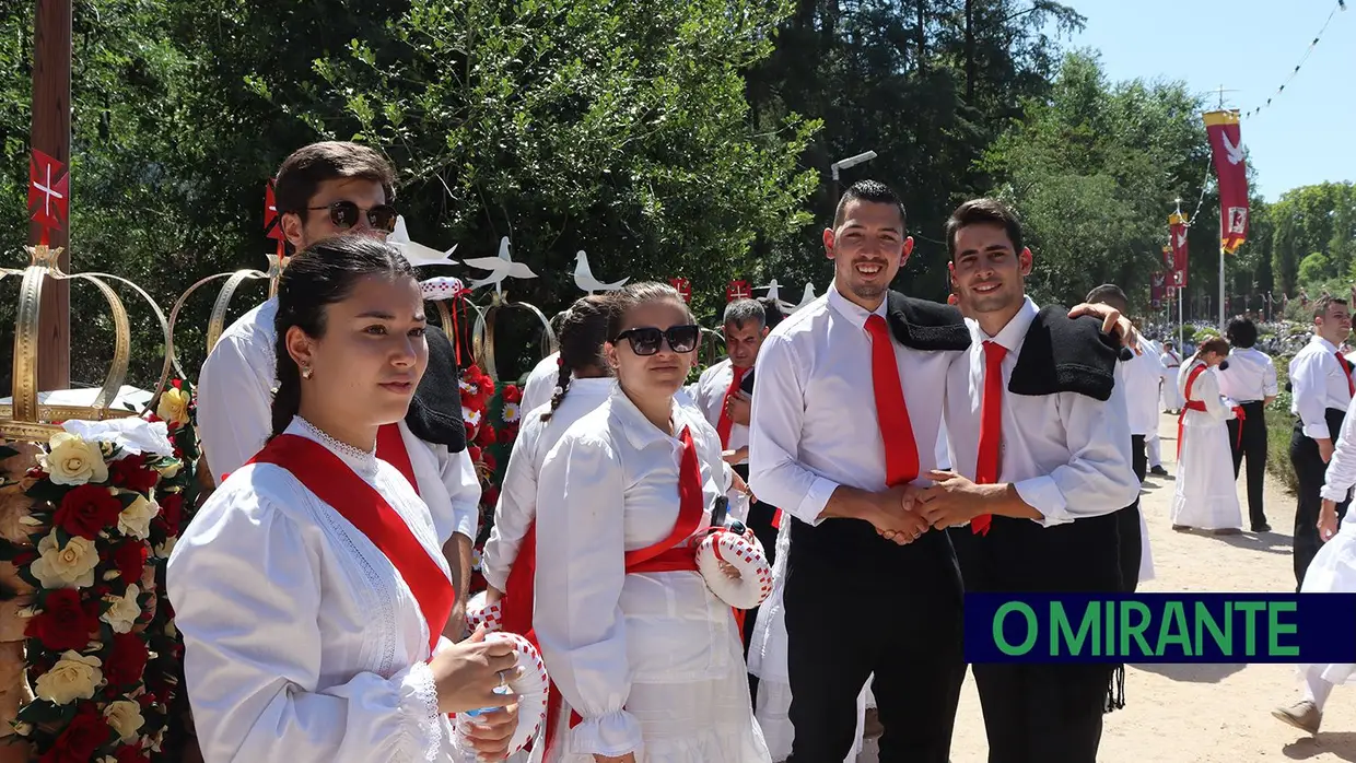 Milhares visitam Tomar para assistir ao cortejo principal da Festa dos Tabuleiros