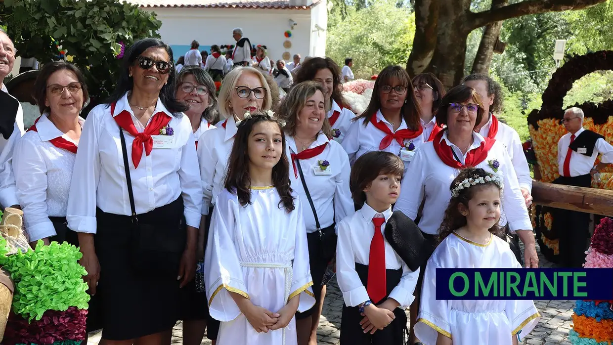 Milhares visitam Tomar para assistir ao cortejo principal da Festa dos Tabuleiros