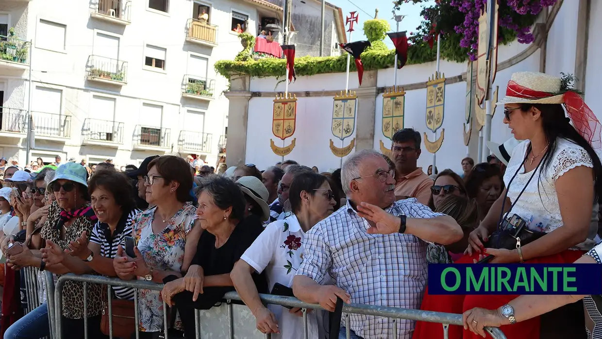 Milhares visitam Tomar para assistir ao cortejo principal da Festa dos Tabuleiros