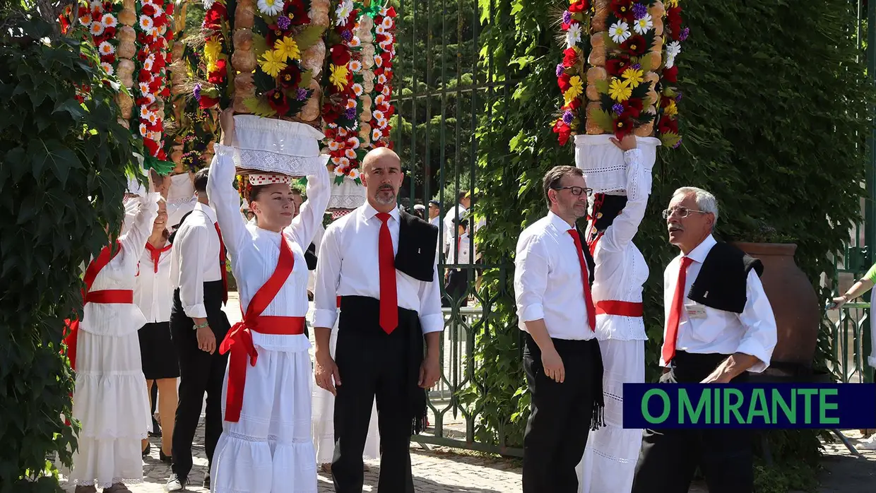 Milhares visitam Tomar para assistir ao cortejo principal da Festa dos Tabuleiros