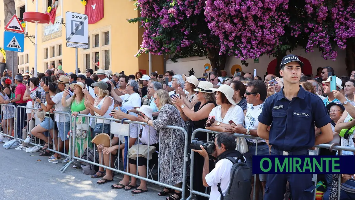 Milhares visitam Tomar para assistir ao cortejo principal da Festa dos Tabuleiros