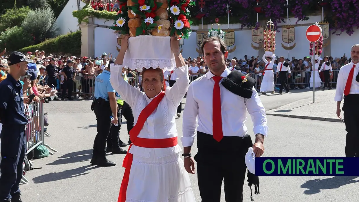 Milhares visitam Tomar para assistir ao cortejo principal da Festa dos Tabuleiros