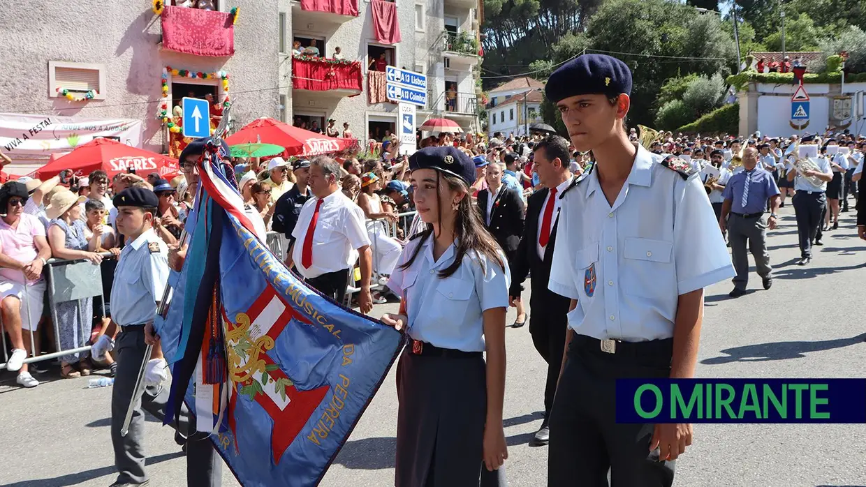 Milhares visitam Tomar para assistir ao cortejo principal da Festa dos Tabuleiros