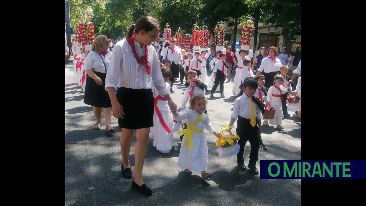 Agrupamento de Escolas Templários participou na Festa dos Tabuleiros