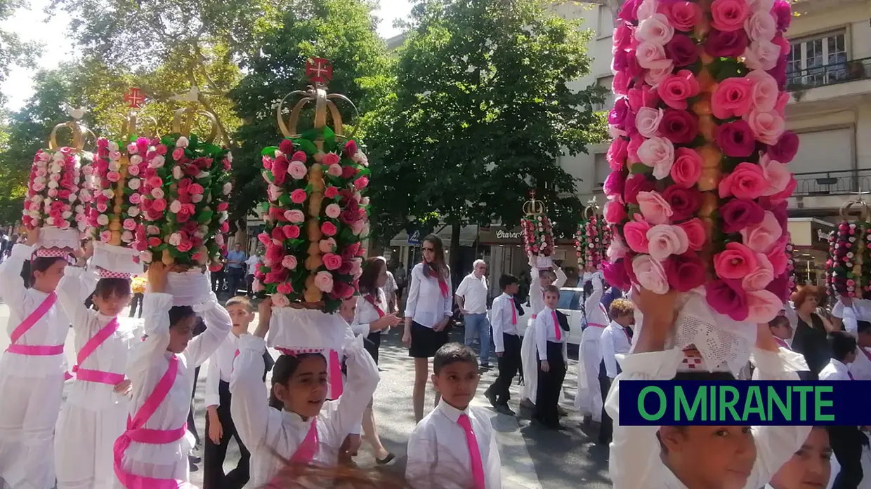 Agrupamento de Escolas Templários participou na Festa dos Tabuleiros