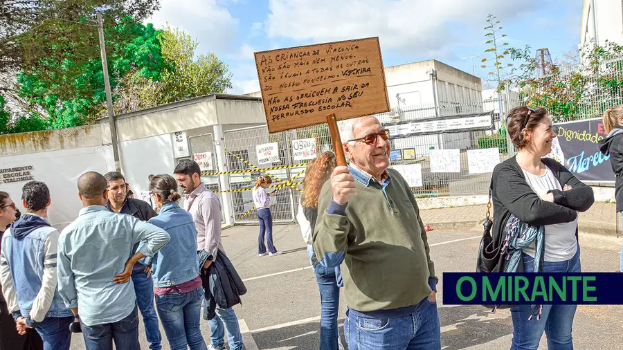 População volta a reclamar obras urgentes em escola de Vialonga