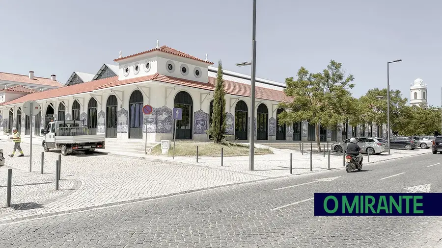 Concessão do Mercado Municipal de Santarém também com críticas à esquerda Concessão do Mercado Municipal de Santarém também com críticas à esquerda