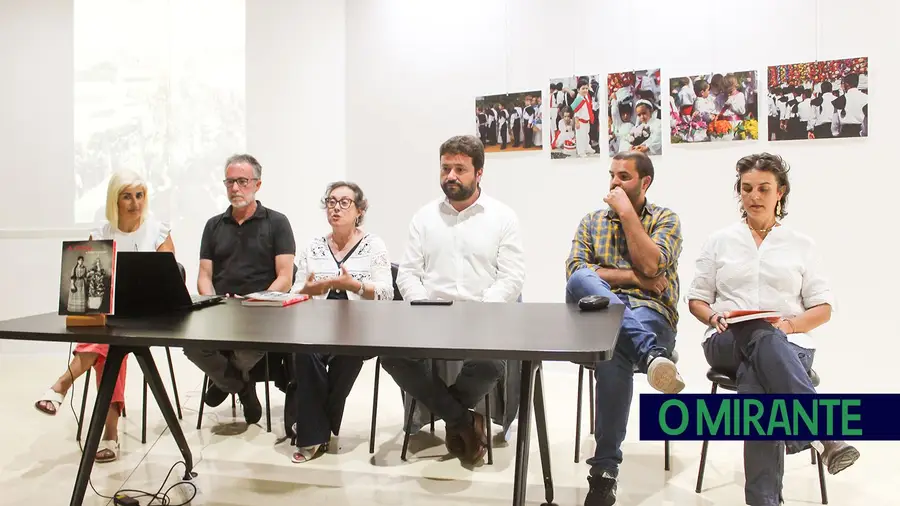 “A Festa, o Saber e o Gesto” regista a história da Festa dos Tabuleiros “A Festa, o Saber e o Gesto” regista a história da Festa dos Tabuleiros