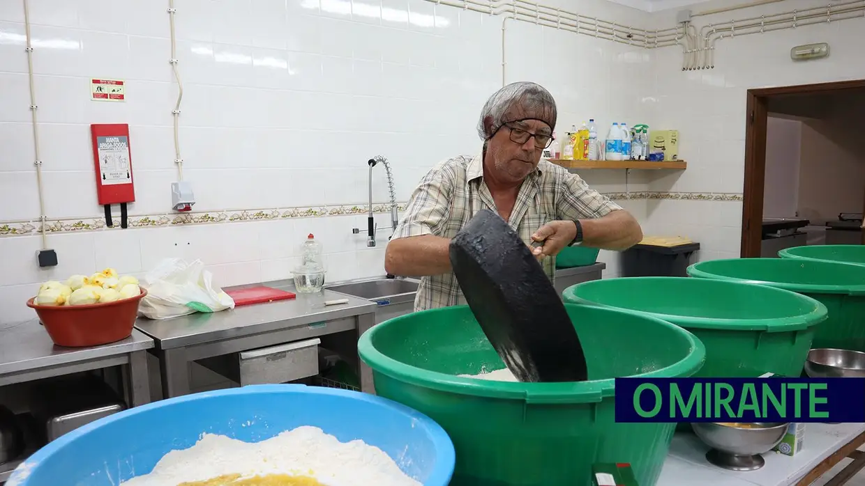 Comunidade junta-se para preparar Festa dos Vales de Cima e chega a trabalhar de madrugada