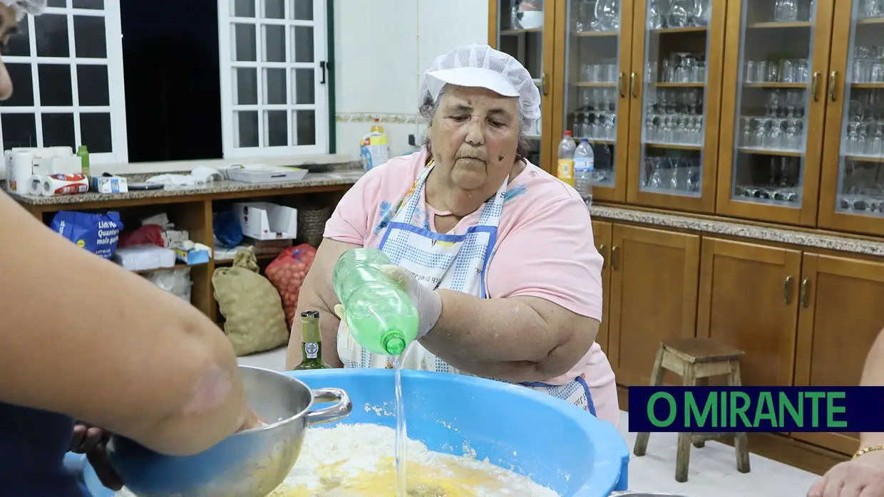 Comunidade junta-se para preparar Festa dos Vales de Cima e chega a trabalhar de madrugada