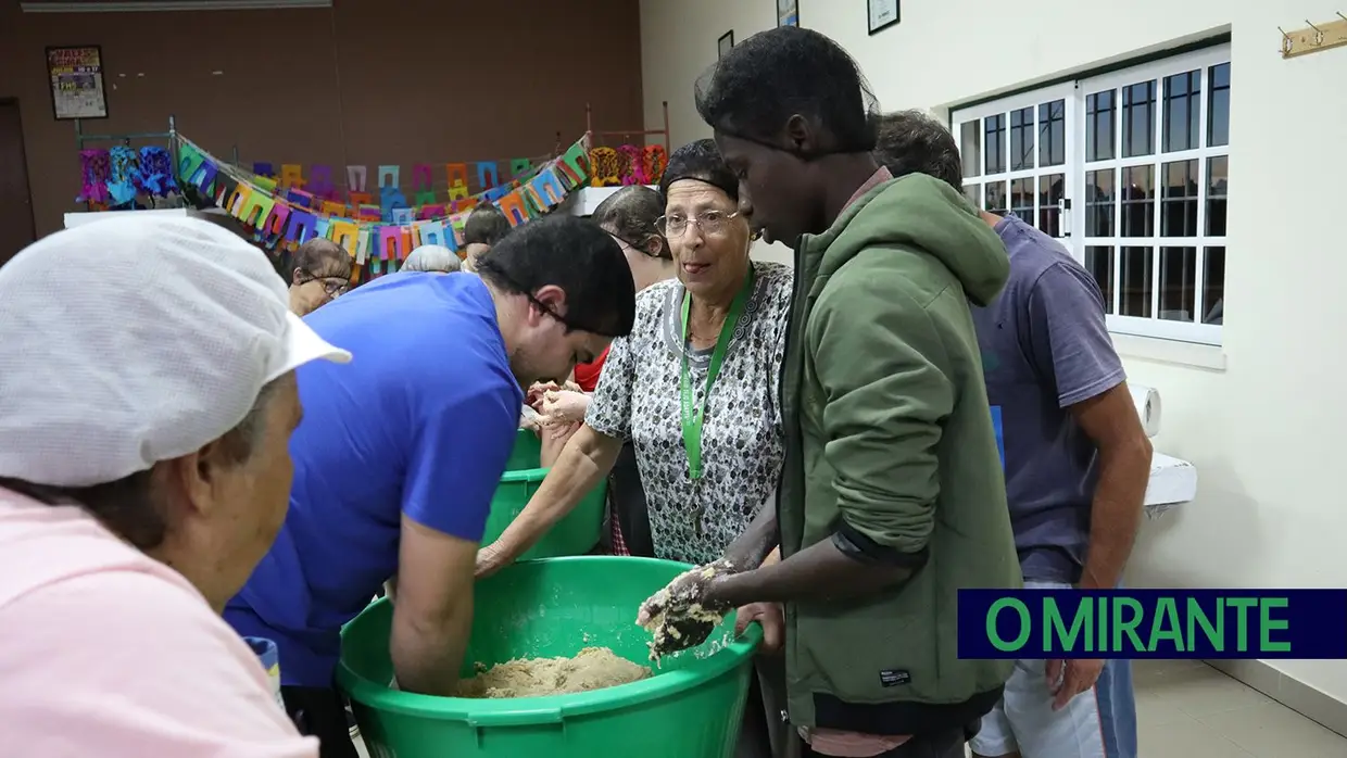 Comunidade junta-se para preparar Festa dos Vales de Cima e chega a trabalhar de madrugada