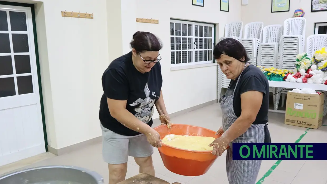 Comunidade junta-se para preparar Festa dos Vales de Cima e chega a trabalhar de madrugada