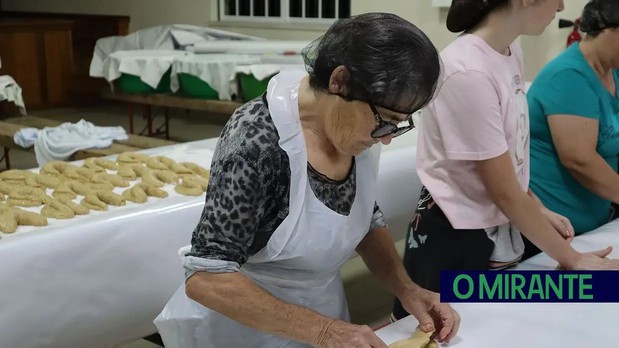 Comunidade junta-se para preparar Festa dos Vales de Cima e chega a trabalhar de madrugada