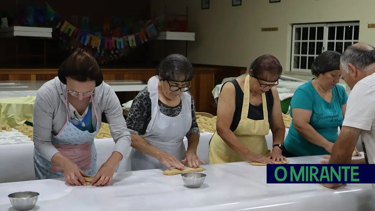 Comunidade junta-se para preparar Festa dos Vales de Cima e chega a trabalhar de madrugada
