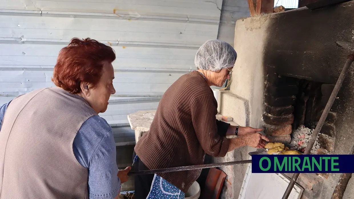 Comunidade junta-se para preparar Festa dos Vales de Cima e chega a trabalhar de madrugada