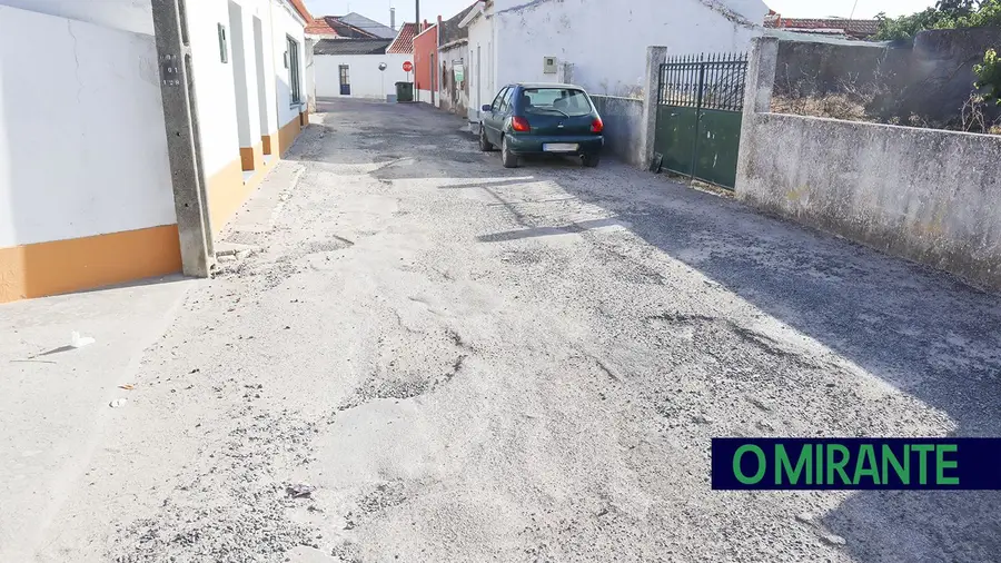 Autarca do Cartaxo considera uma vergonha o mau estado das estradas em Pontével
