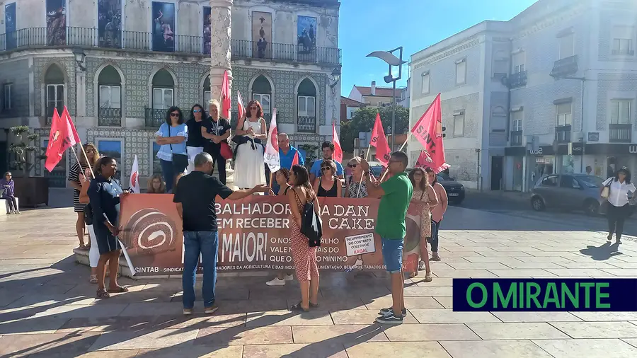 Trabalhadores da Dan Cake manifestaram-se junto à Câmara de Vila Franca de Xira
