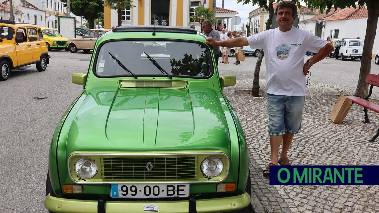 Amantes da 4L fazem centenas de quilómetros para encontro na Chamusca