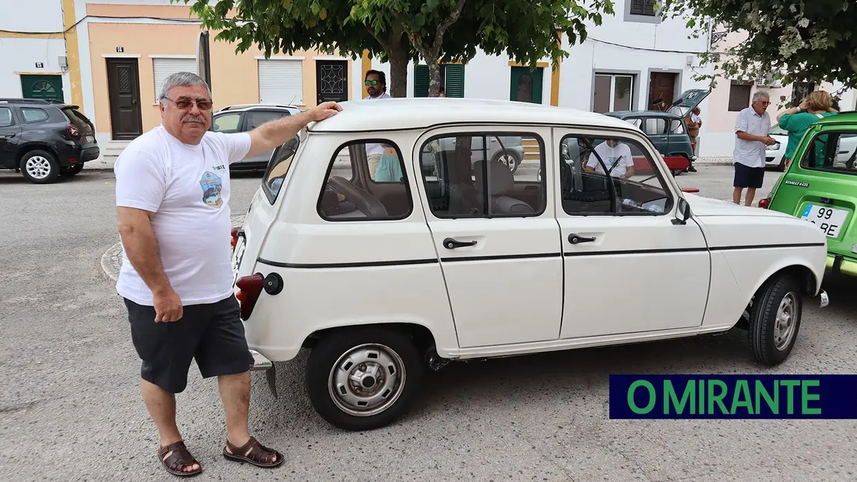 Amantes da 4L fazem centenas de quilómetros para encontro na Chamusca