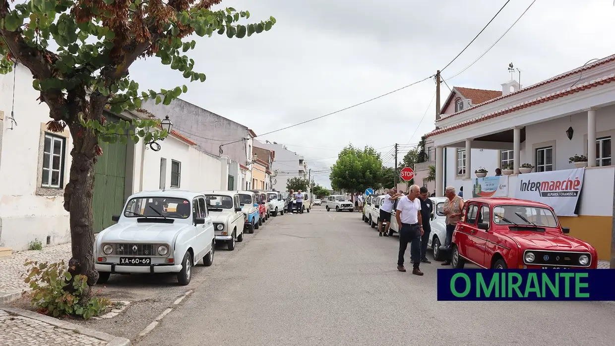 Amantes da 4L fazem centenas de quilómetros para encontro na Chamusca