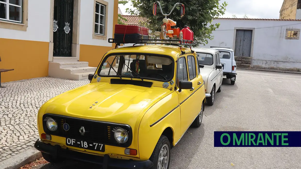 Amantes da 4L fazem centenas de quilómetros para encontro na Chamusca