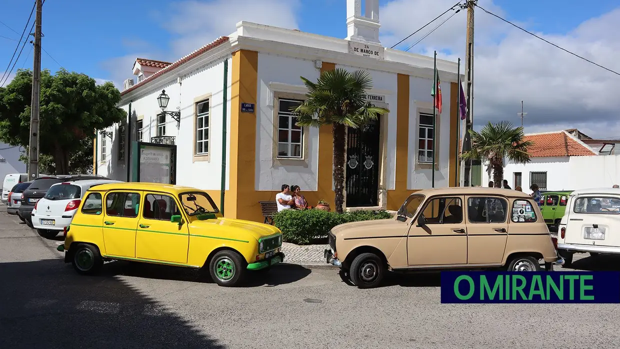 Amantes da 4L fazem centenas de quilómetros para encontro na Chamusca