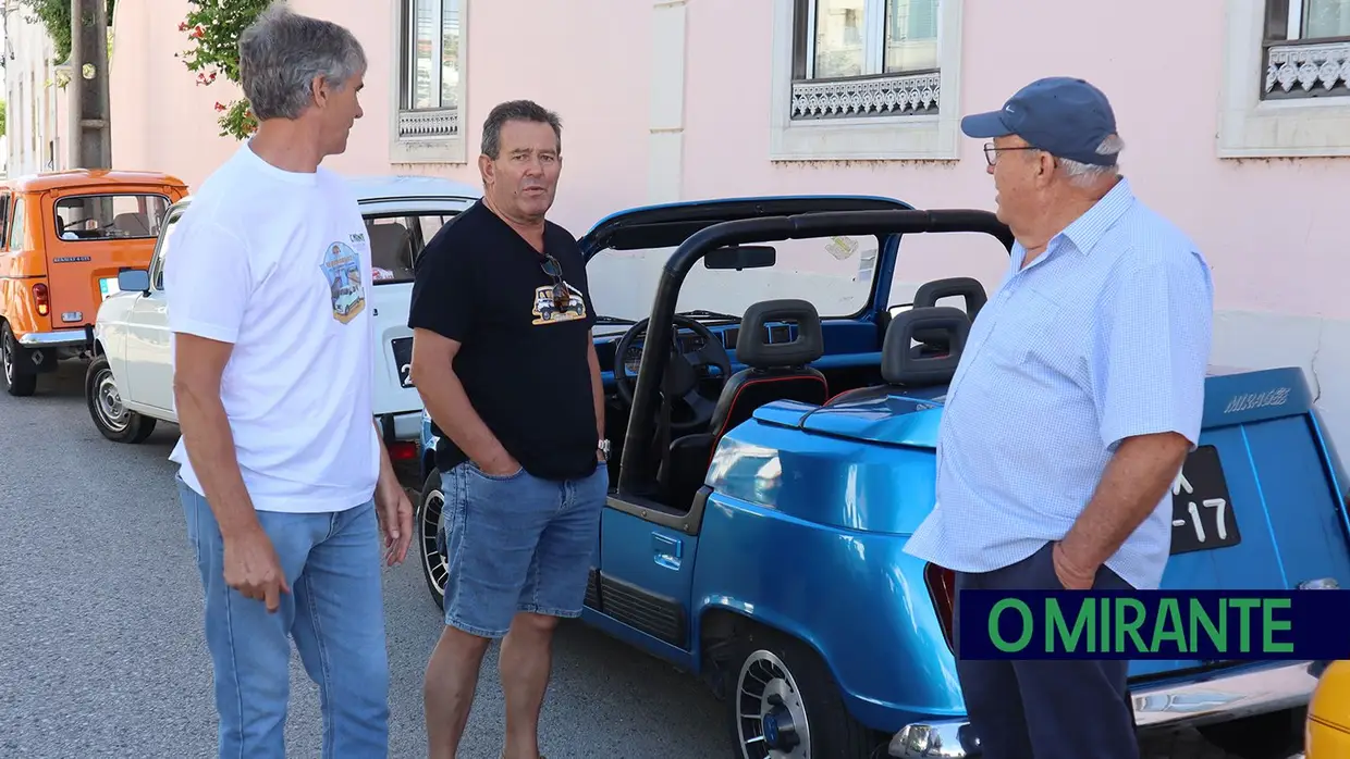 Amantes da 4L fazem centenas de quilómetros para encontro na Chamusca