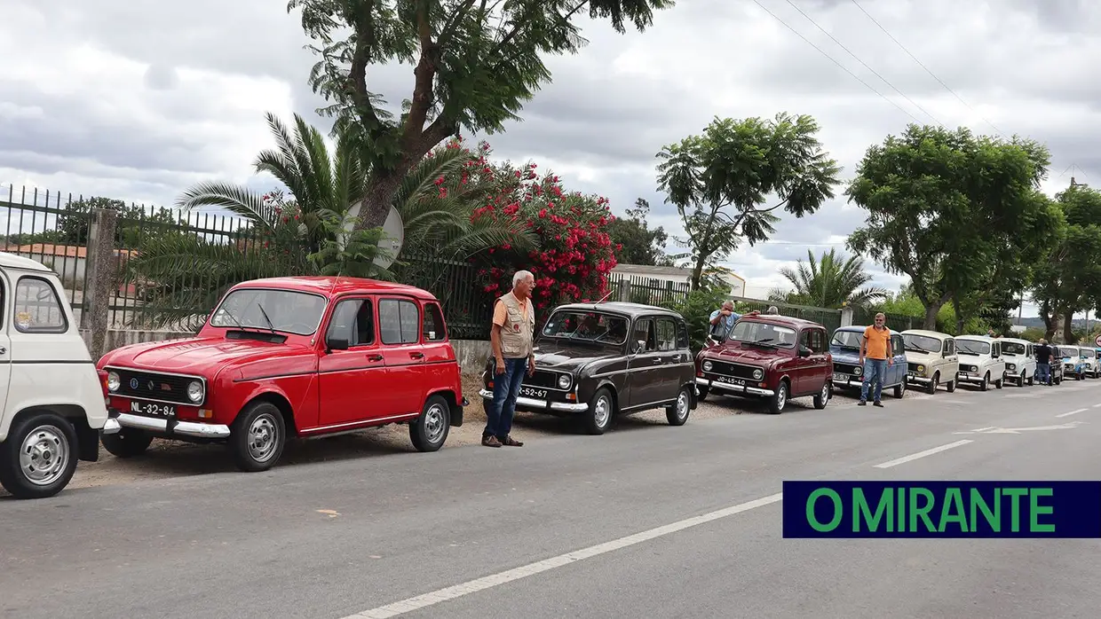 Amantes da 4L fazem centenas de quilómetros para encontro na Chamusca