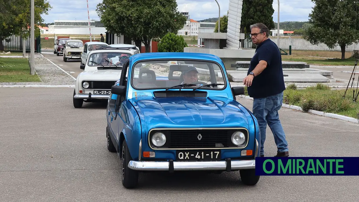 Amantes da 4L fazem centenas de quilómetros para encontro na Chamusca