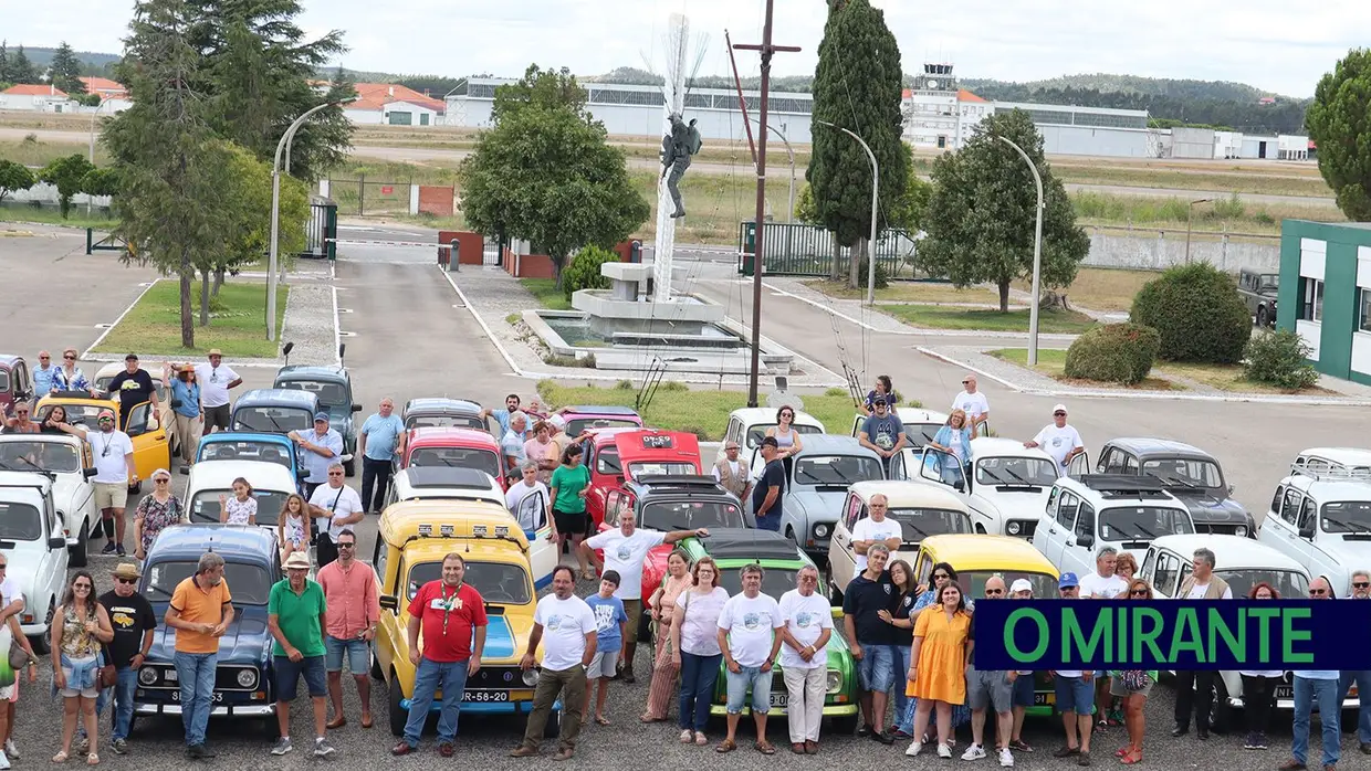 Amantes da 4L fazem centenas de quilómetros para encontro na Chamusca