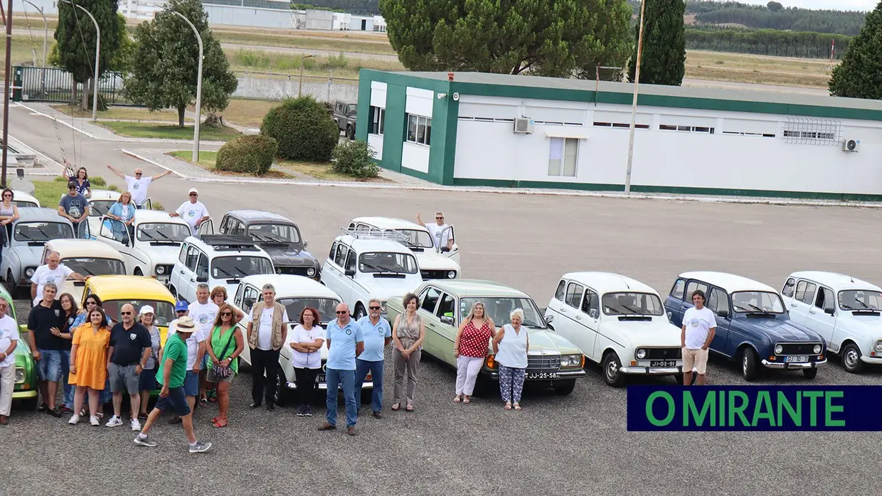 Amantes da 4L fazem centenas de quilómetros para encontro na Chamusca